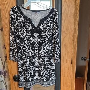 Black and White Patterned Women's Top